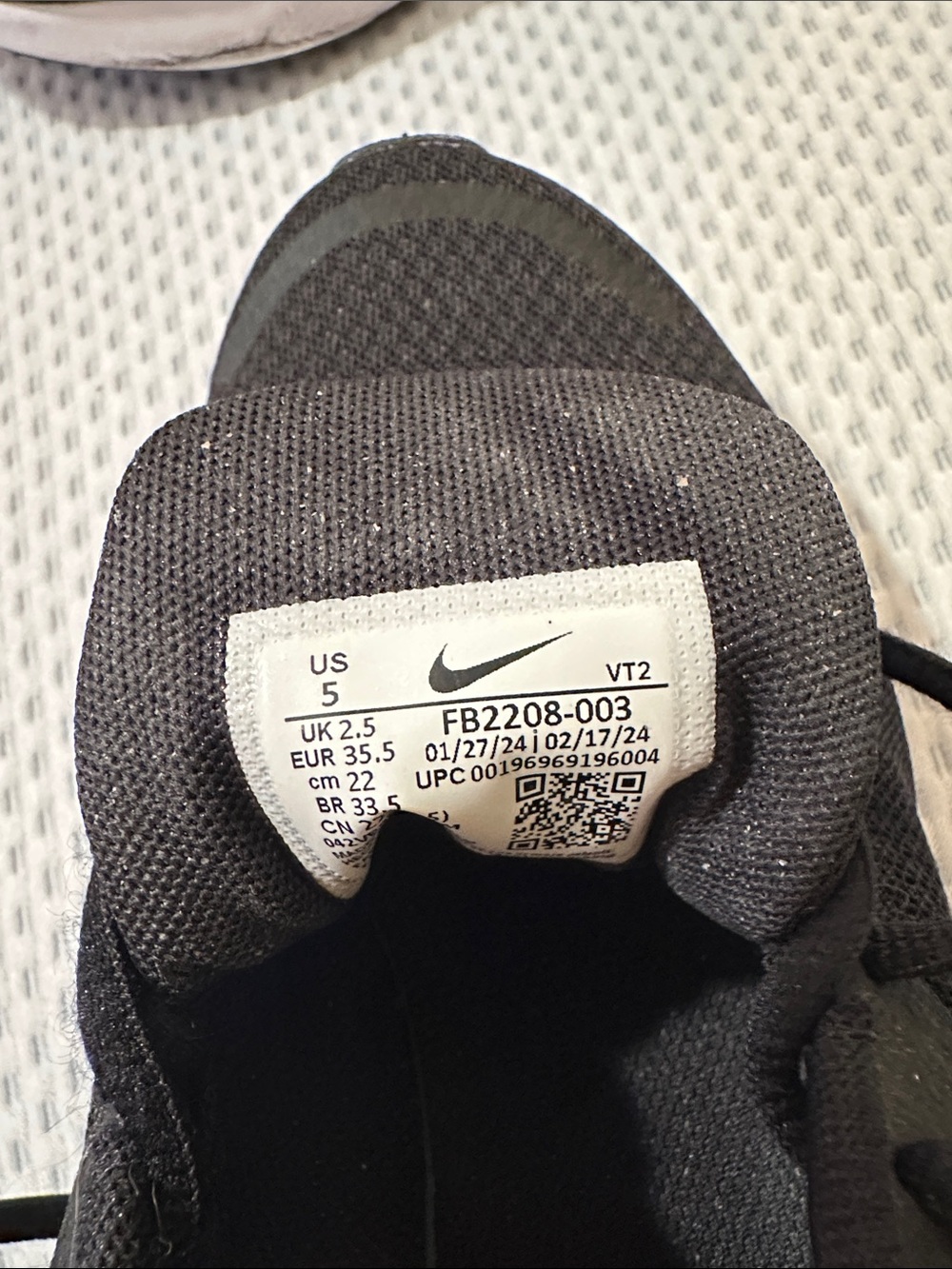 Nike Women’s Black and White Running Shoes Revolution - Picture 4 of 4